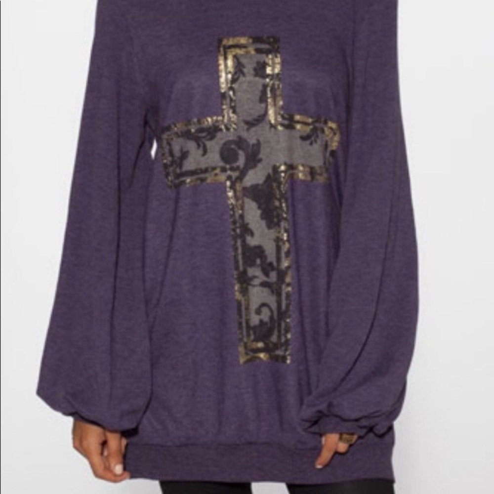 CHASER V-BACK SWEATSHIRT WITH METALLIC CROSS